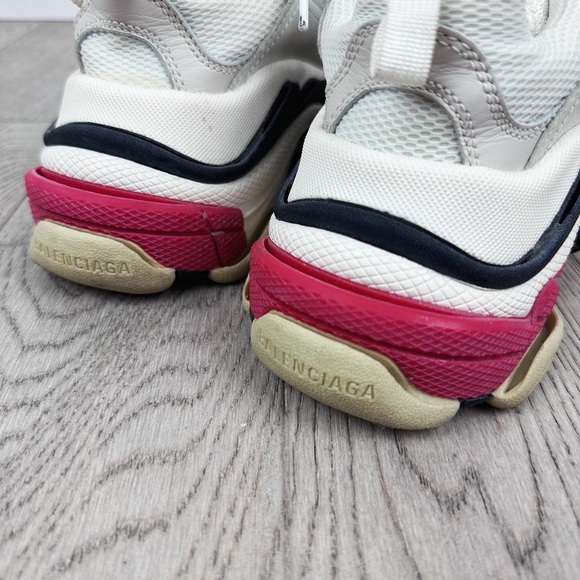Pre-Owned Balenciaga Triple S Sneakers - White/Red/Black, Size 35 - Picture 4 of 9